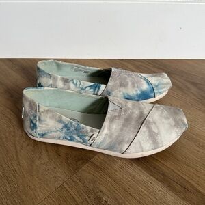 Tom's tie dye canvas alpargata slip-ons, size 8